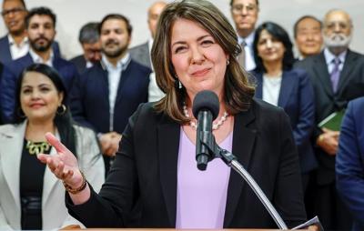 Alberta: les restrictions aux questions des médias ne concernent que Danielle Smith