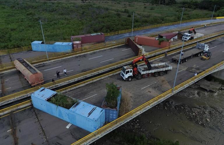 Colombia, Venezuela open key binational bridge as ties warm