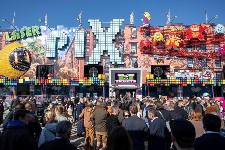 Oktoberfest is almost open. Beer lovers are lining up in Munich ahead of the ceremonial keg-tapping