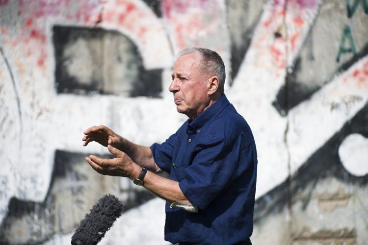 Frieder Reimold, journalist who wrote AP’s iconic ‘East Germany opens borders’ bulletin, dies at 80