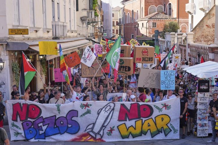 ‘Kisses yes, Bezos No,’ protesters say, as Bezos wedding bonanza stirs controversy in Venice