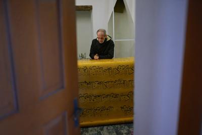 Iraqi calligrapher's handwritten Quran ends 6 years of artistry and craft