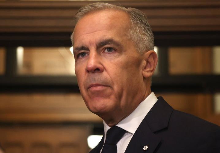 Carney 'disappointed' by Air Canada impasse, urges both sides to reach a deal
