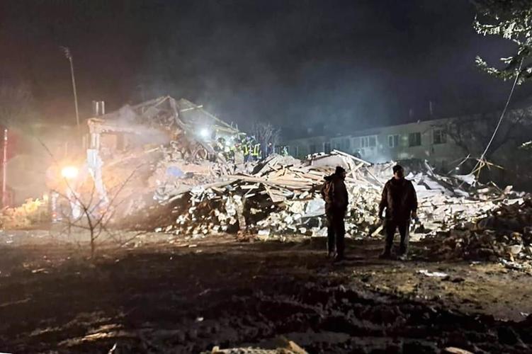 Russian cruise and ballistic missiles kill 4 in Ukraine and Ukrainian rockets kill 2 in Russian city