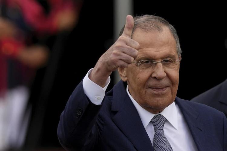 Russian minister visits Venezuela, offers full support