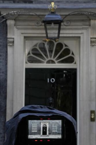 Sunak closes in on UK prime minister job after Johnson balks