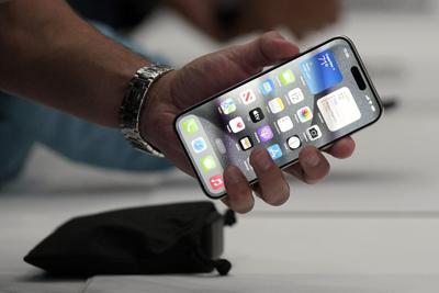 Apple launches program in Canada helping customers self-repair devices