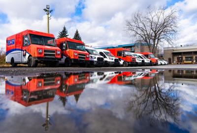 Unionized workers at Canada Post to start voting on contract offer