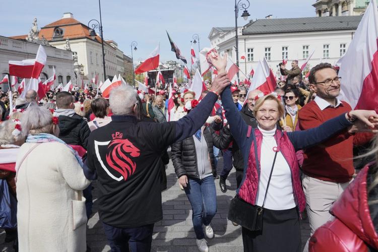 Polish conservatives use a patriotic celebration to rally behind their presidential candidate