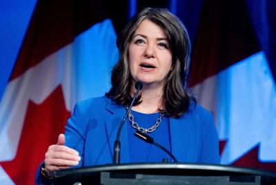 Smith souhaite que Poilievre travaille avec les provinces sur le problème du logement