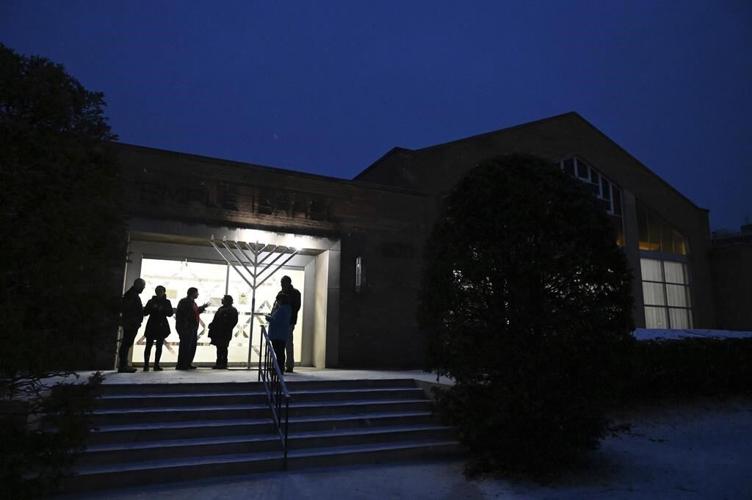 Man who fired shotgun outside New York synagogue cited events in the Mideast, federal agent says