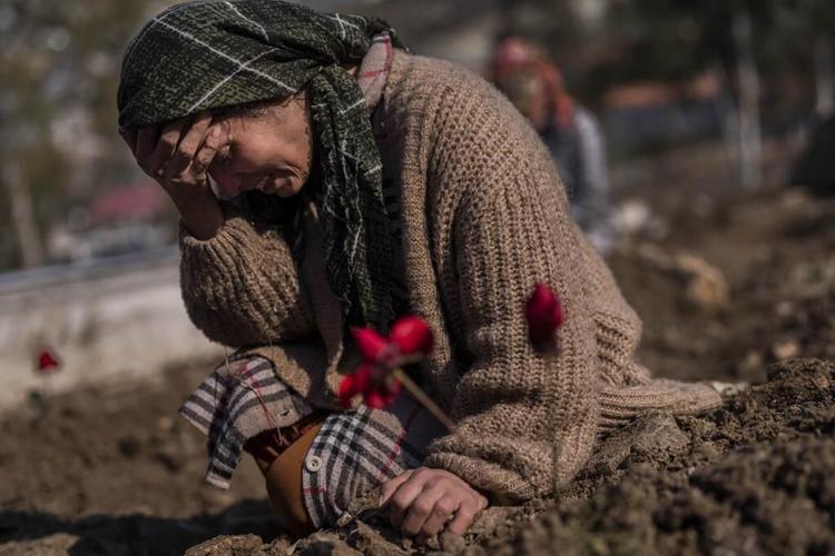 Sorrow turns to tension over Turkey's earthquake response