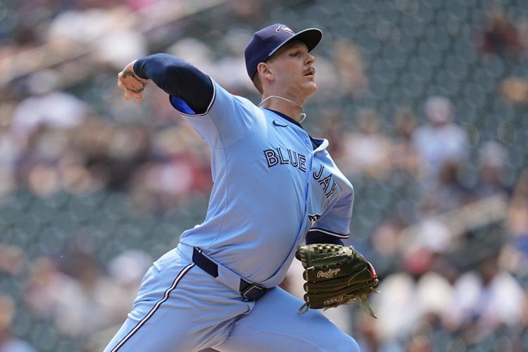 Lee and Vázquez go back to back to power Twins past Blue Jays 6-3 and avoid series sweep
