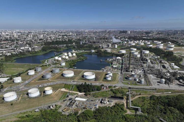 Oil companies attending climate talks have minimal green energy transition plans, AP analysis finds