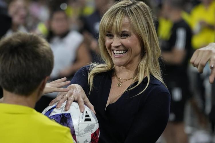 Lionel Messi scores in regulation, penalties as Inter Miami beats Nashville in League Cup final