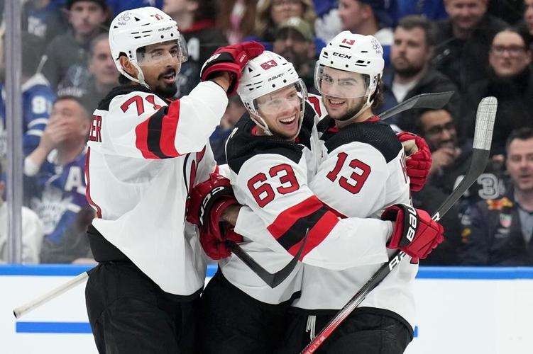 Devils down Maple Leafs 6-5; Matthews scores two to reach 68 goals on the season