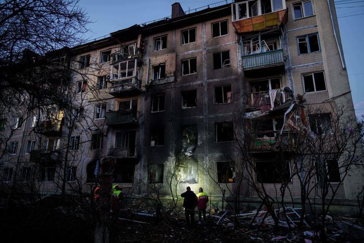 Russia's massive attack on Kyiv kills 4, injures 27