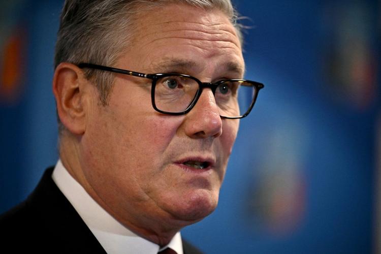 UK says it will buy F-35 jets capable of carrying nuclear bombs