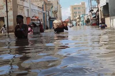 El Niño-worsened flooding has Somalia in a state of emergency. Residents of one town are desperate
