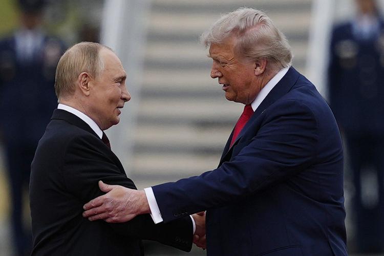 Trump rolls out the red carpet for Putin and adds a limo ride