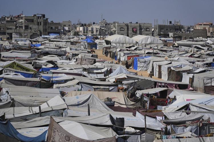 Israel backs an anti-Hamas armed group known for looting aid in Gaza. Here's what we know