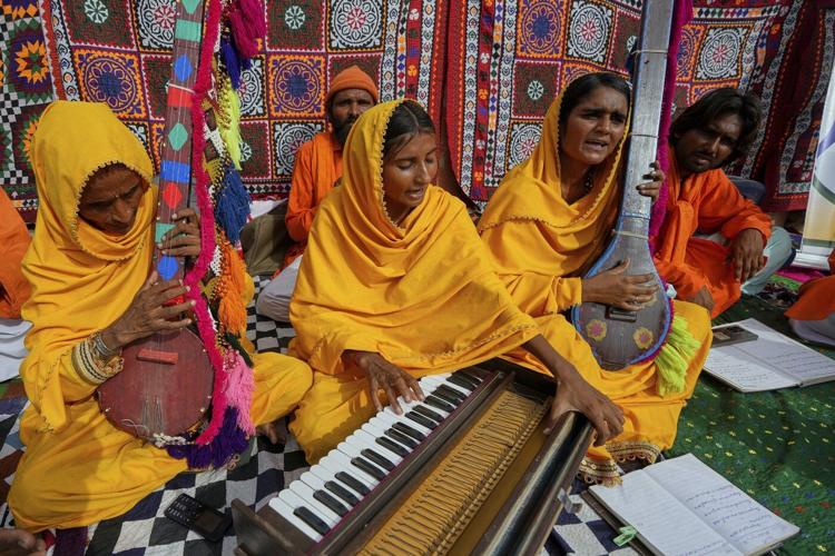 Pakistani musicians use folk songs and rap to raise climate change awareness