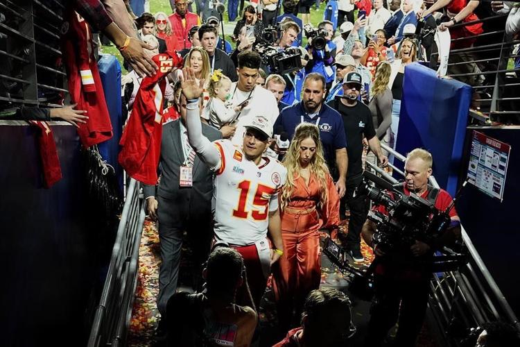 Super Bowl magic: Mahomes, Chiefs beat Eagles 38-35