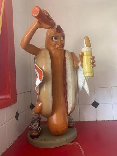 Stolen hot dog statue returned to WVa restaurant owner