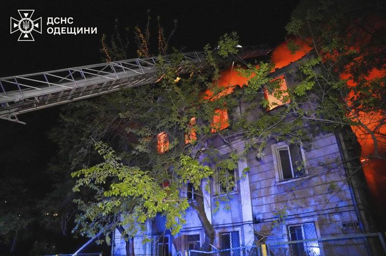 At least 9 dead in drone strikes after US and Ukraine sign minerals deal