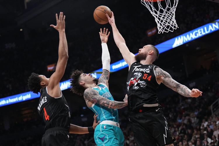 Barrett's layup with 18.4 seconds left to play hands Raptors 110-108 win over Hornets