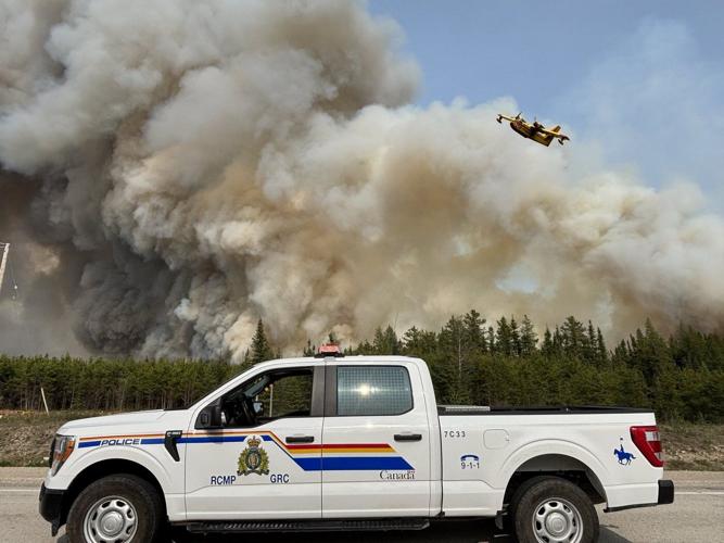 Wildfire contained near Flin Flon, Man.; Saskatchewan hamlet ordered to evacuate