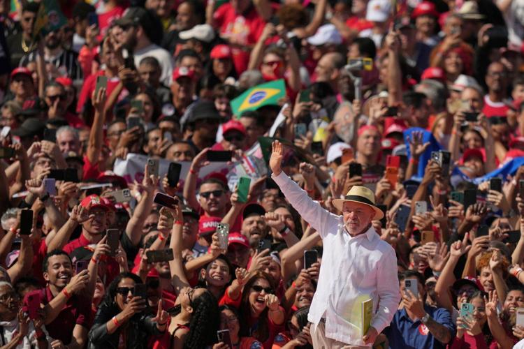 Brazil's Lula and Flávio Bolsonaro kick off their presidential campaigns