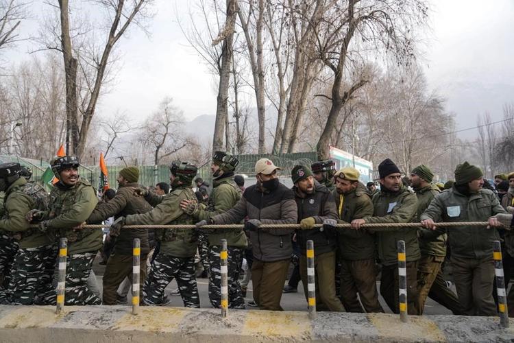 Indian opposition's 'unity march' ends in disputed Kashmir