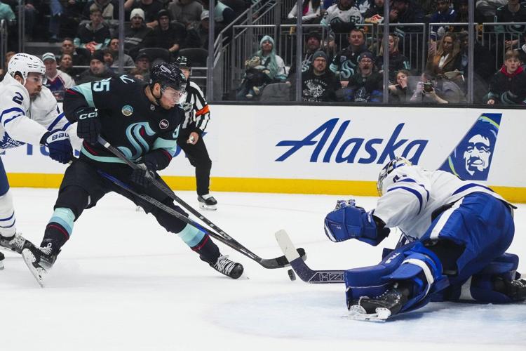 Toronto goalie Anthony Stolarz leads Maple Leafs to 3-1 win over Kraken