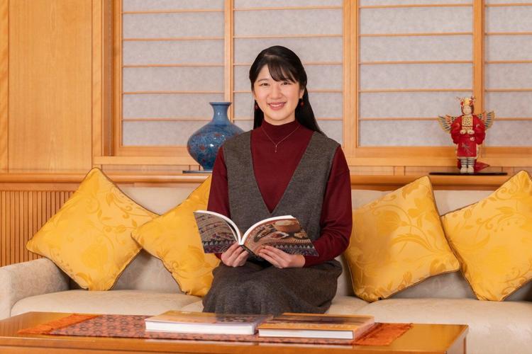 Princess Aiko's popularity sparks calls to change Japan's male-only succession law