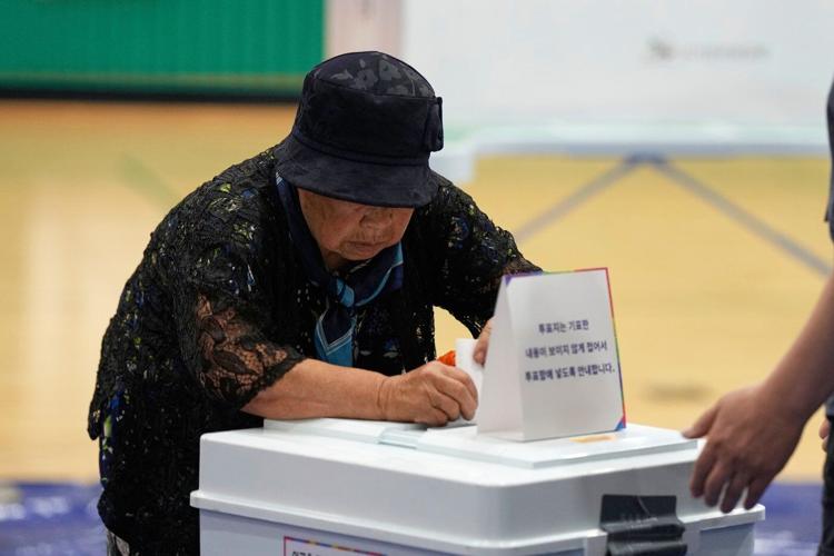 AP PHOTOS: South Korea votes for a new president