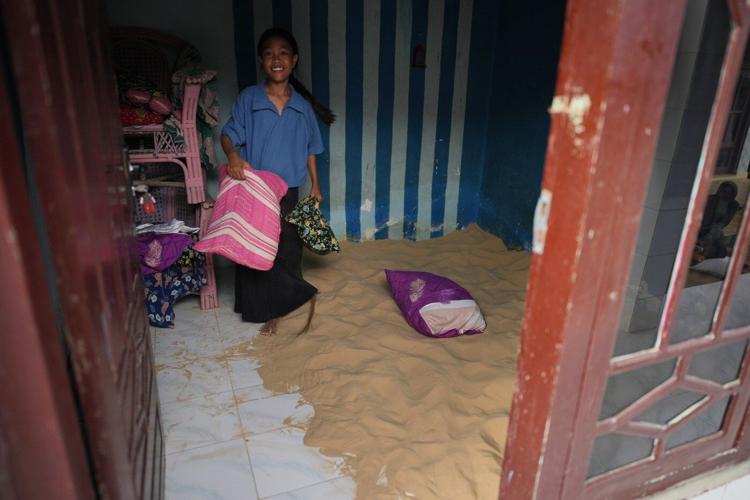 PHOTO ESSAY: Indonesia’s village keeps tradition of life on sand