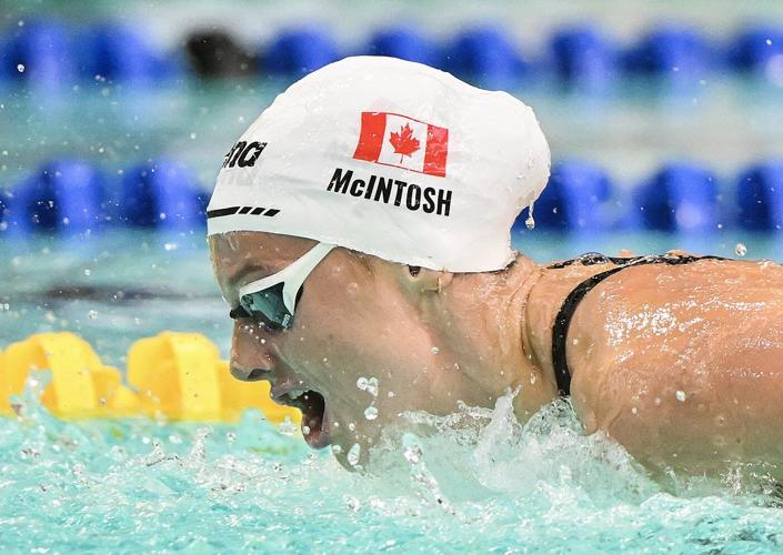 Summer McIntosh breaks women's 200-metre butterfly world record at Canadian trials