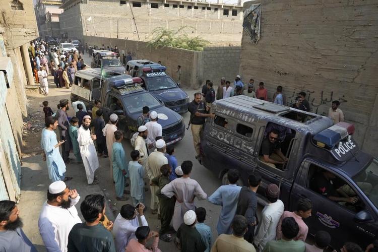 Chaotic and desperate scenes among Afghans returning from Pakistan, say aid agencies