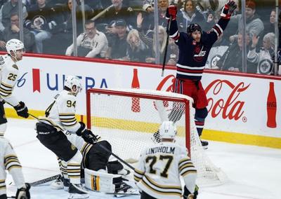 Nino Niederreiter's three-point night paces Jets to 5-1 win over Bruins