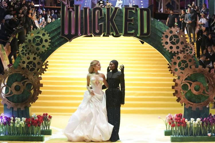 'Wicked' named best film, Daniel Craig best actor by ɫtv Board of Review