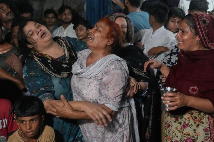Roof of tutoring center collapses in eastern Pakistan, killing at least 14 children