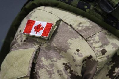 Les résidents permanents peuvent maintenant postuler pour rejoindre les Forces armées