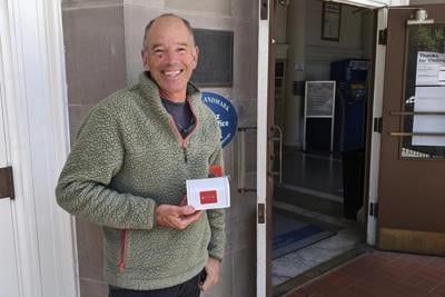 Netflix's DVD-by-mail service bows out as its red-and-white envelopes make their final trip