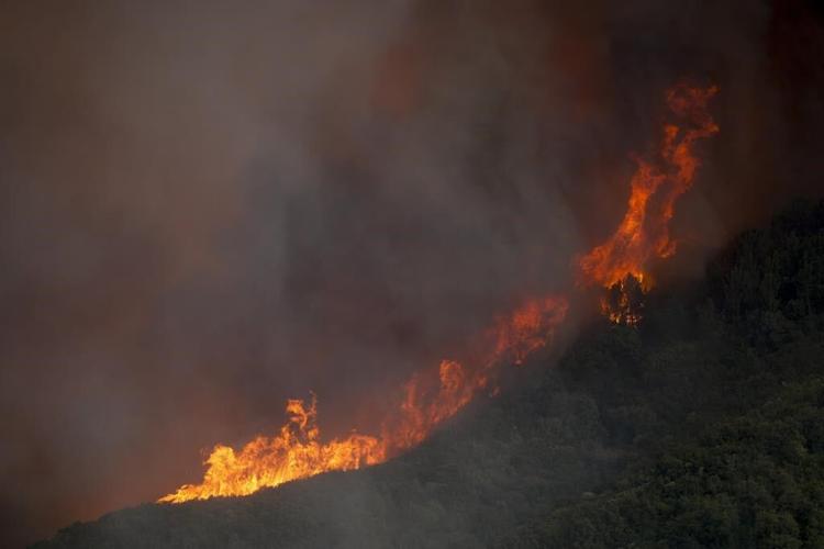 Lightning could worsen wildfire east of LA already threatening 35,000 homes and buildings