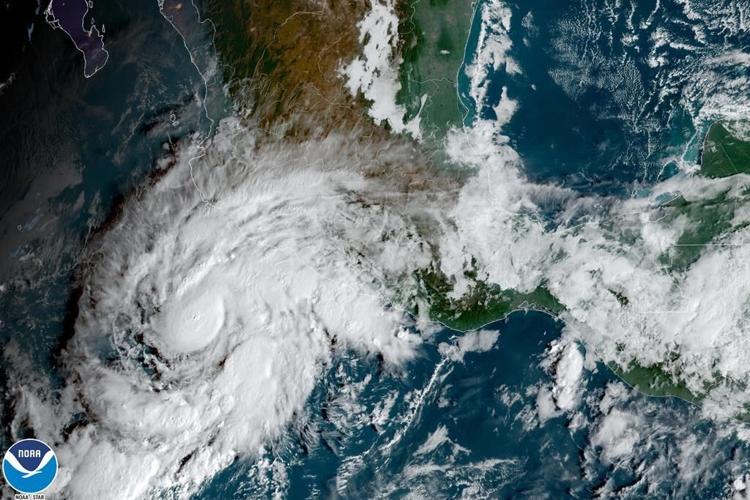 Major Hurricane Roslyn heads for hit on Mexico's coast