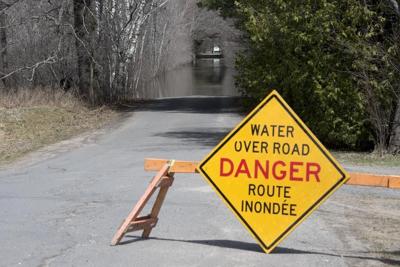 New Brunswick residents told to avoid boating, kayaking along lower Saint John River