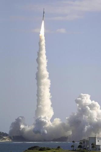Japan launches rocket carrying lunar lander and X-ray telescope to explore origins of universe
