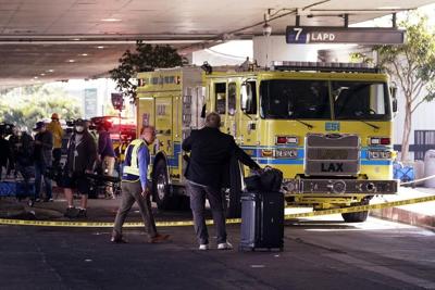 4 workers injured by gas release at Los Angeles airport
