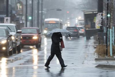 Winds over 100 kilometres per hour hit East Coast as homeless tie down tents